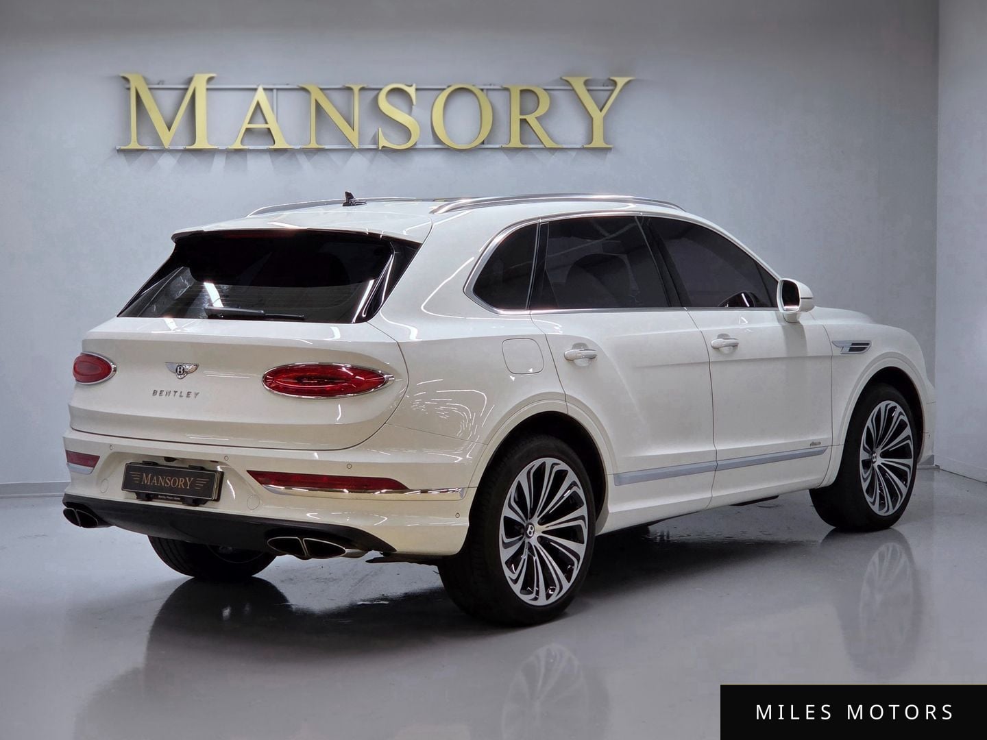 Bentley Bentayga 2023 — миниатюра 2