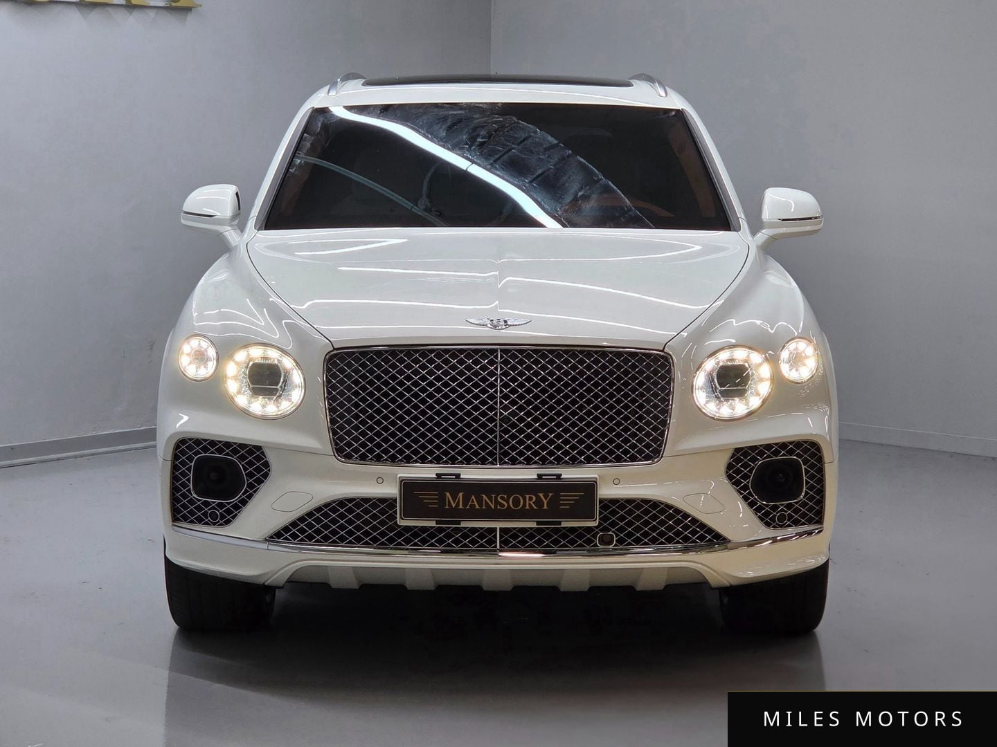 Bentley Bentayga 2023 — миниатюра 3