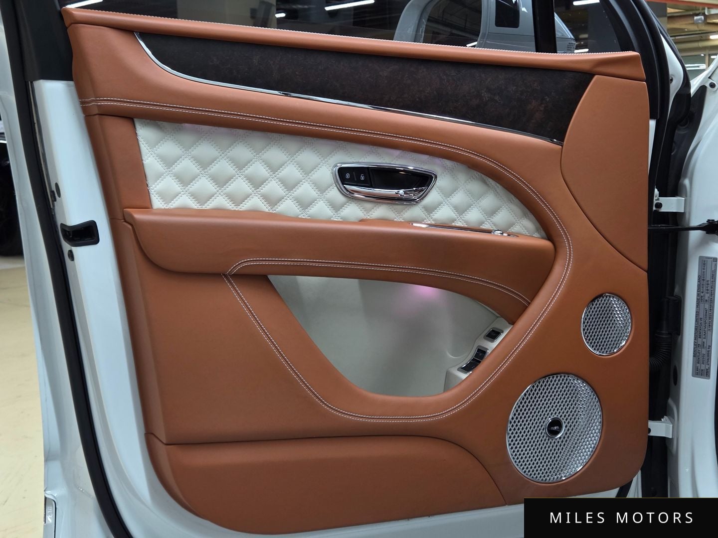 Bentley Bentayga 2023 — миниатюра 6