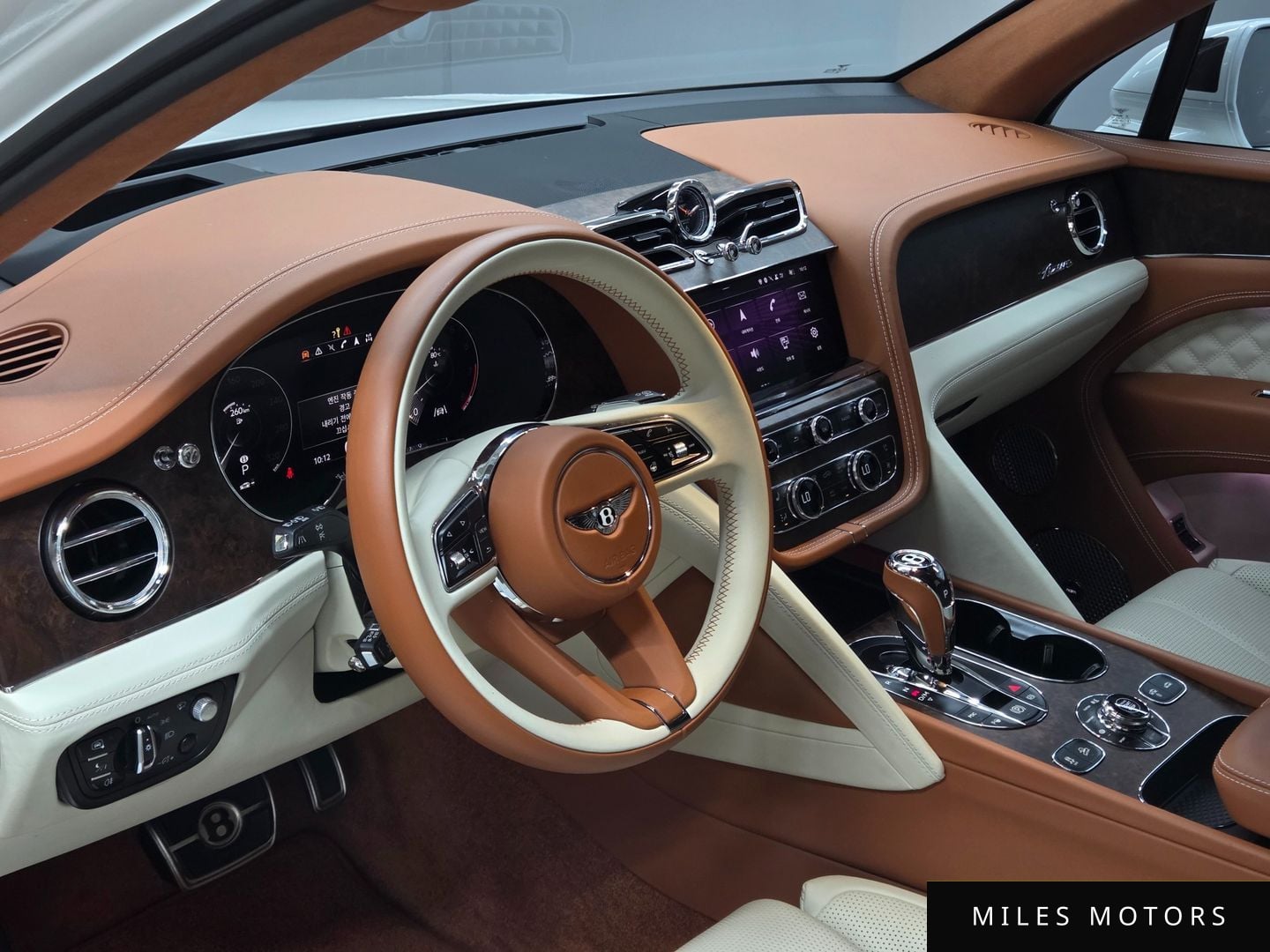 Bentley Bentayga 2023 — миниатюра 7