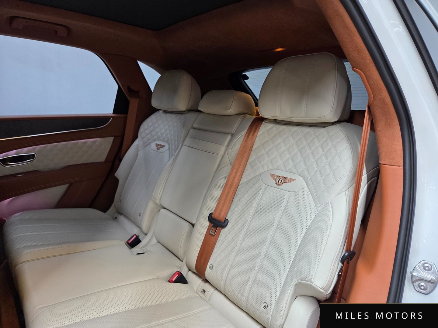 Bentley Bentayga 2023 — миниатюра 10
