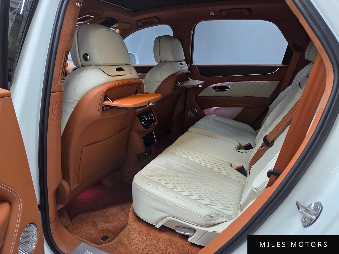 Bentley Bentayga 2023 — миниатюра 11