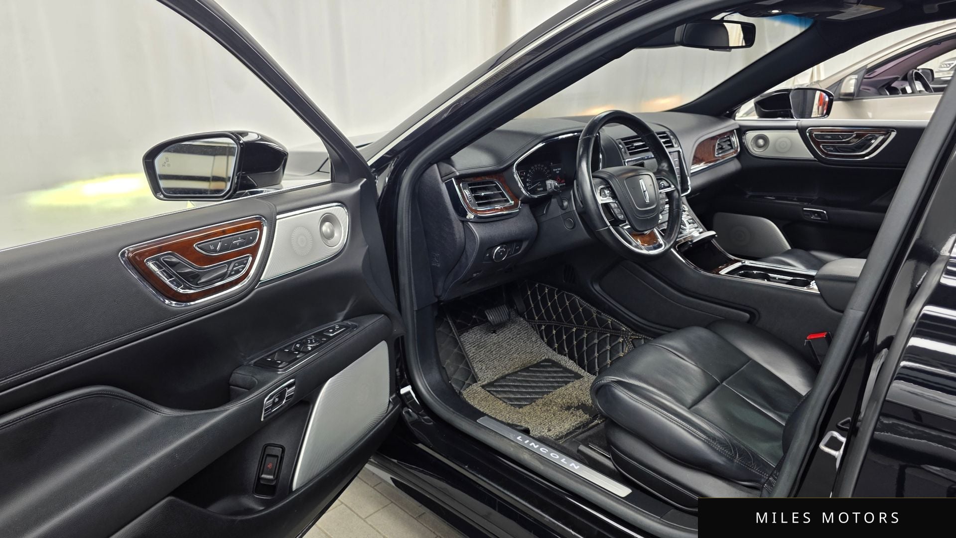 Lincoln Continental 2018 — миниатюра 10
