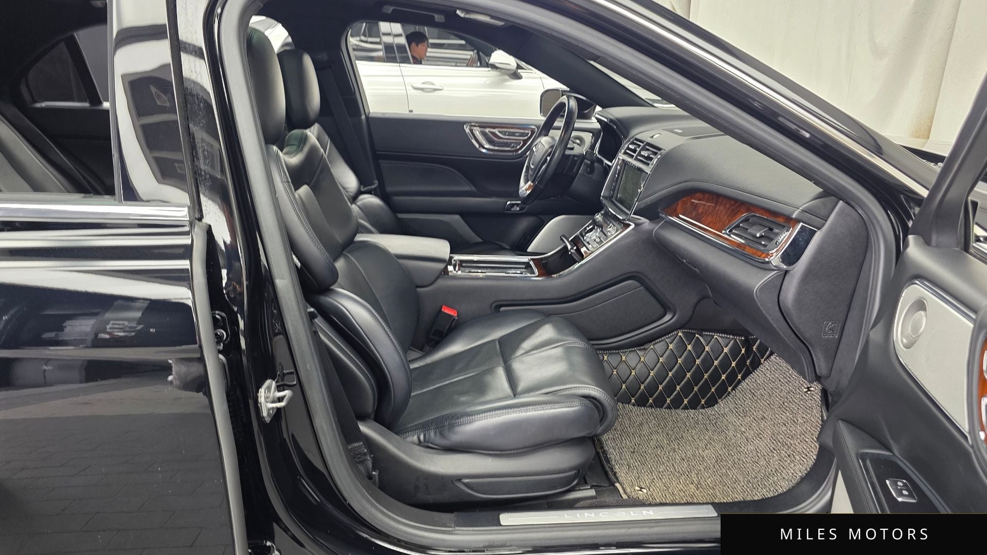 Lincoln Continental 2018 — миниатюра 11