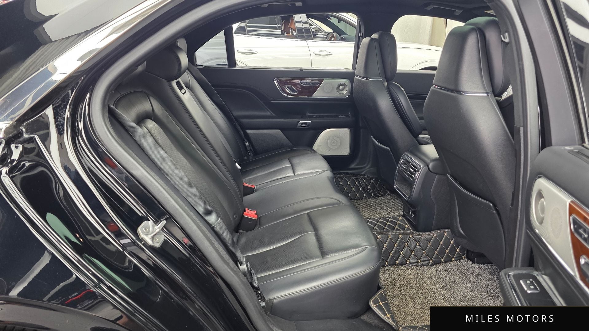 Lincoln Continental 2018 — миниатюра 12