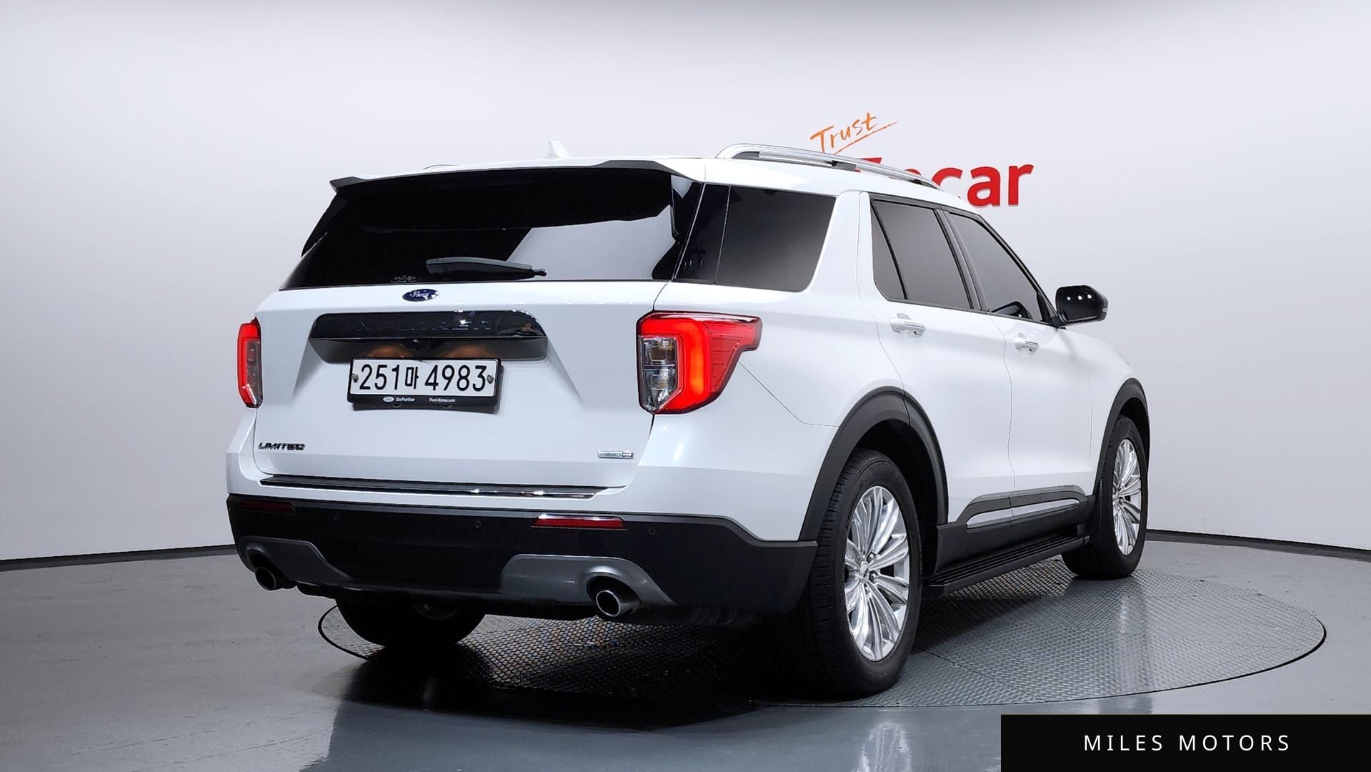 Ford Explorer 2020 — фото 1 из 12