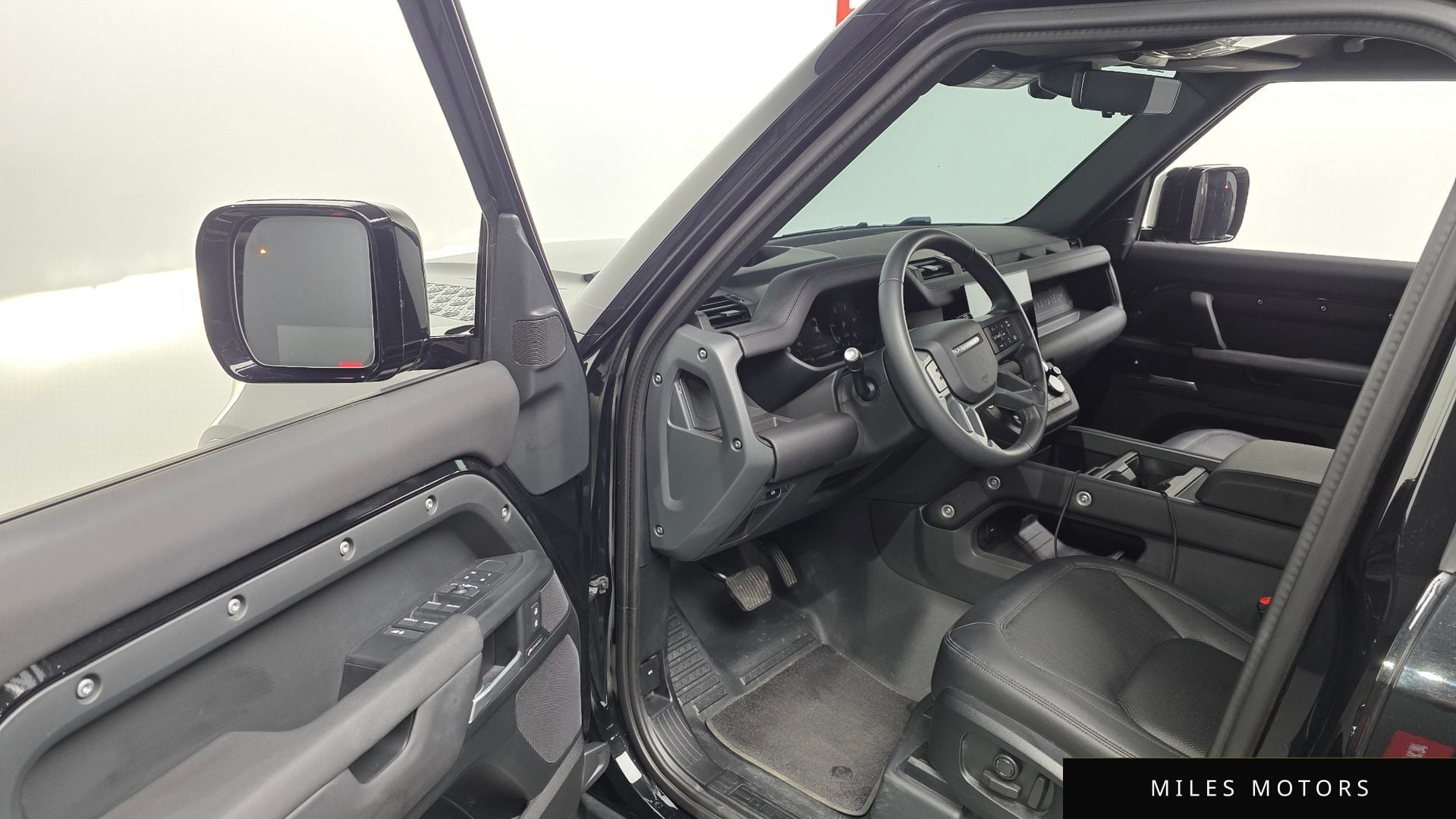 Land Rover Defender 2025 — миниатюра 10