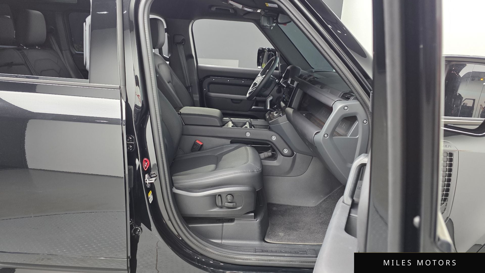 Land Rover Defender 2025 — миниатюра 11
