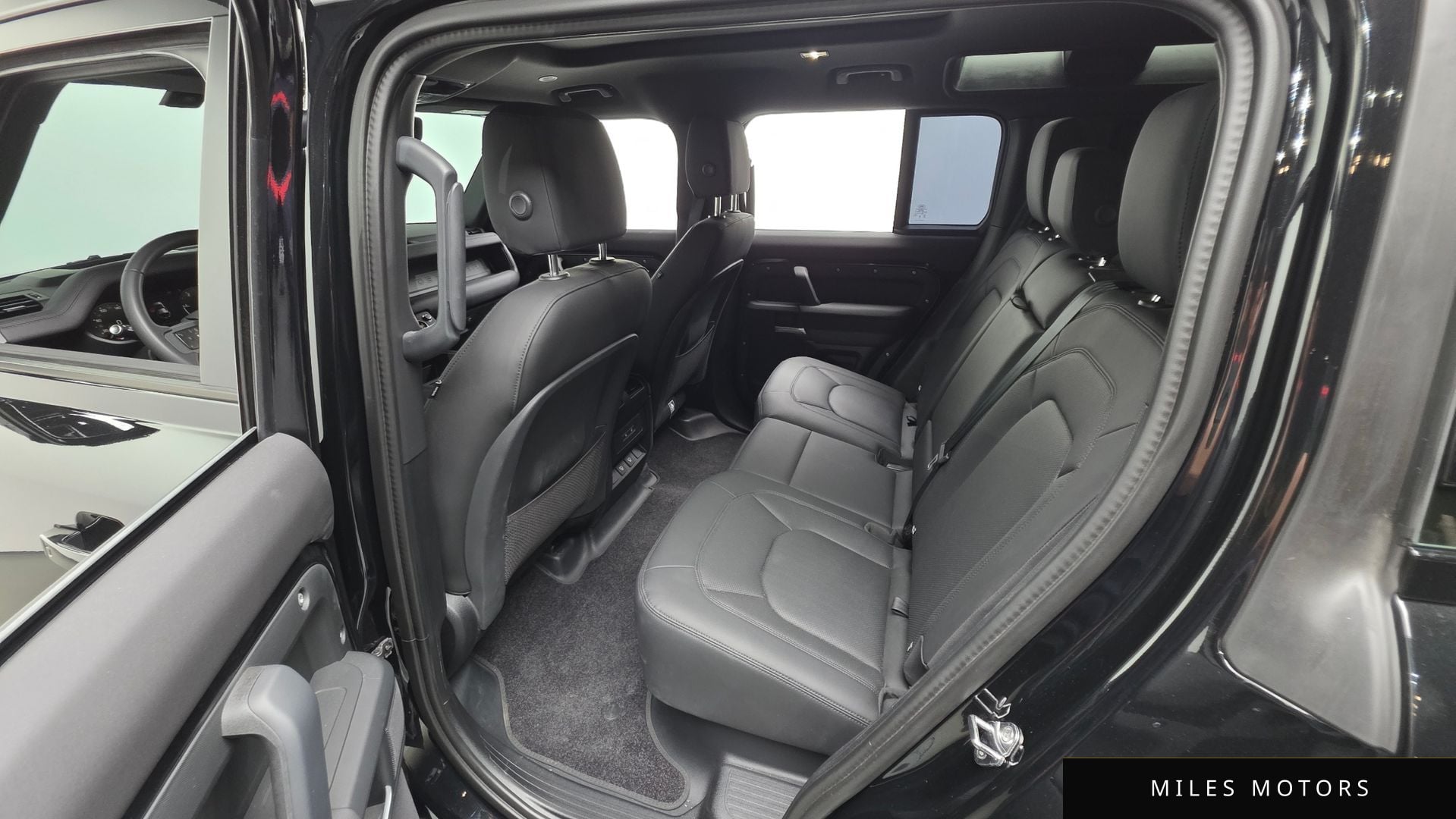 Land Rover Defender 2025 — миниатюра 12