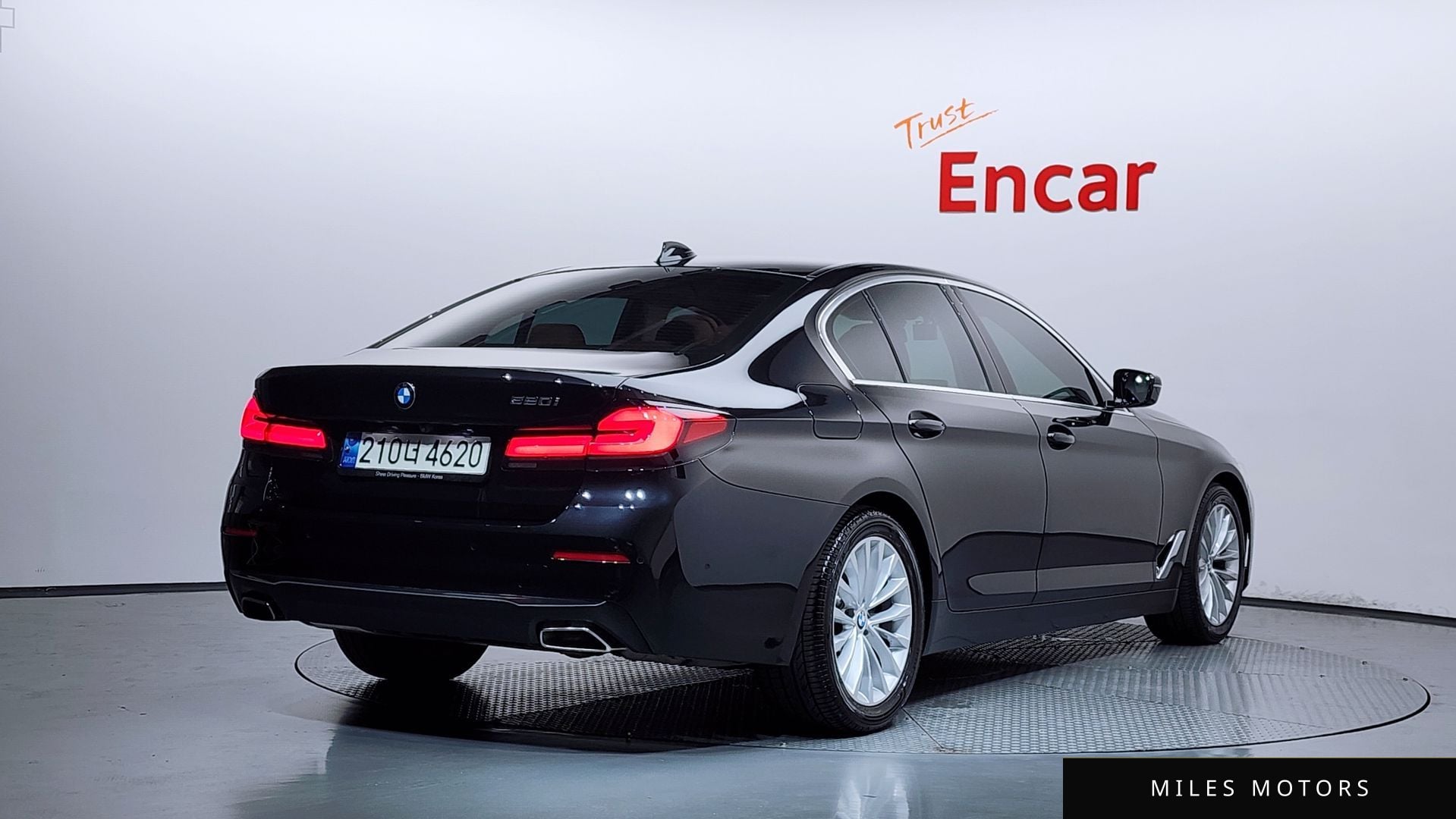 BMW 5 Series (G30) 2021 — миниатюра 2