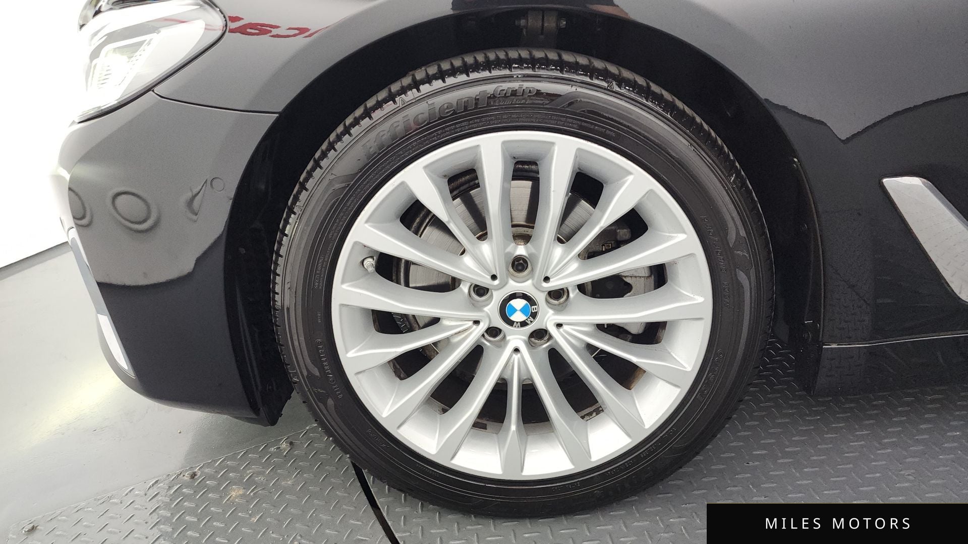BMW 5 Series (G30) 2021 — миниатюра 5