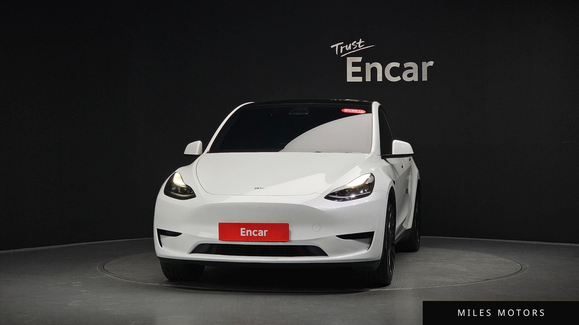 Tesla Model Y 2024 — миниатюра 2