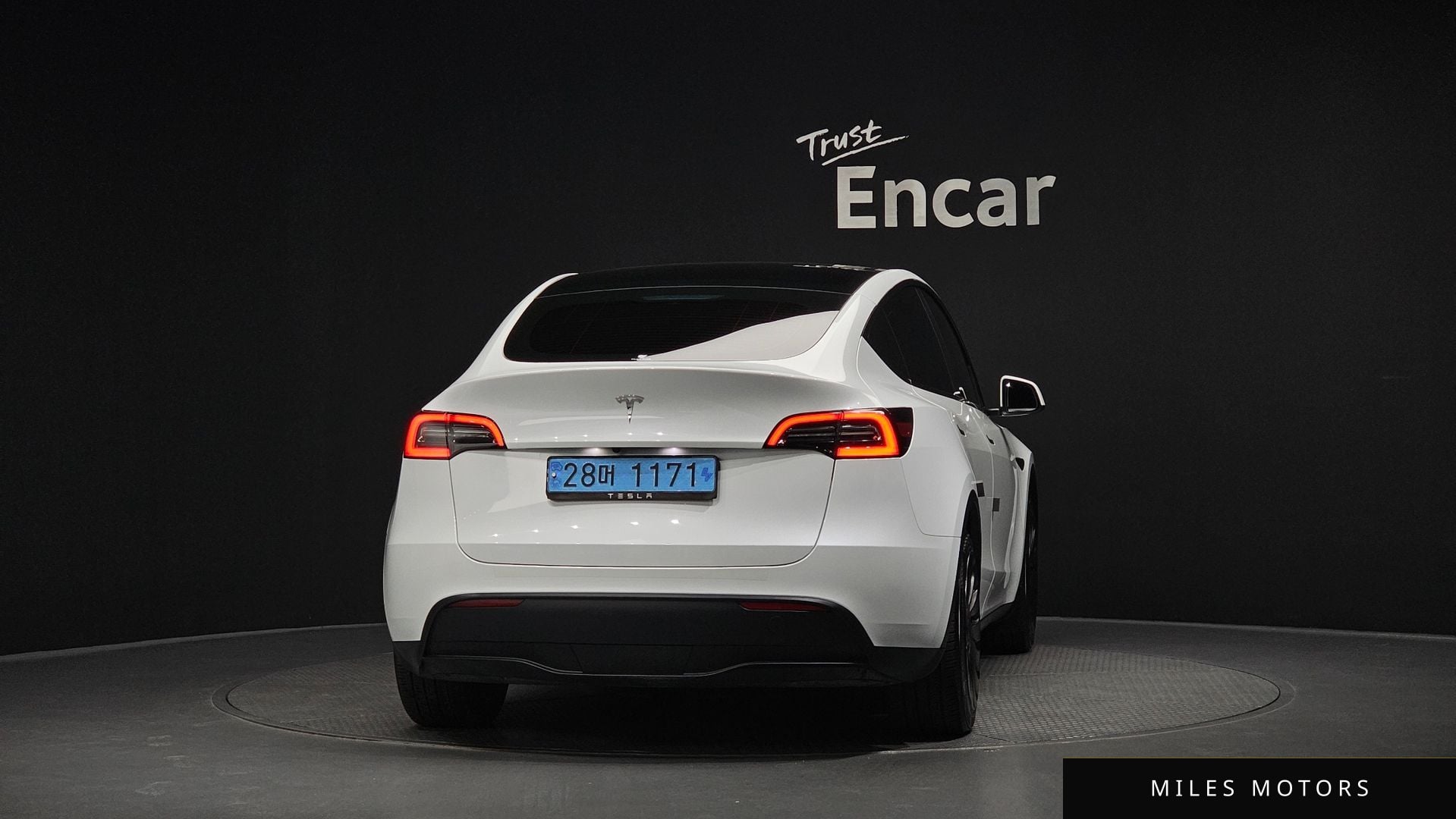 Tesla Model Y 2024 — миниатюра 3