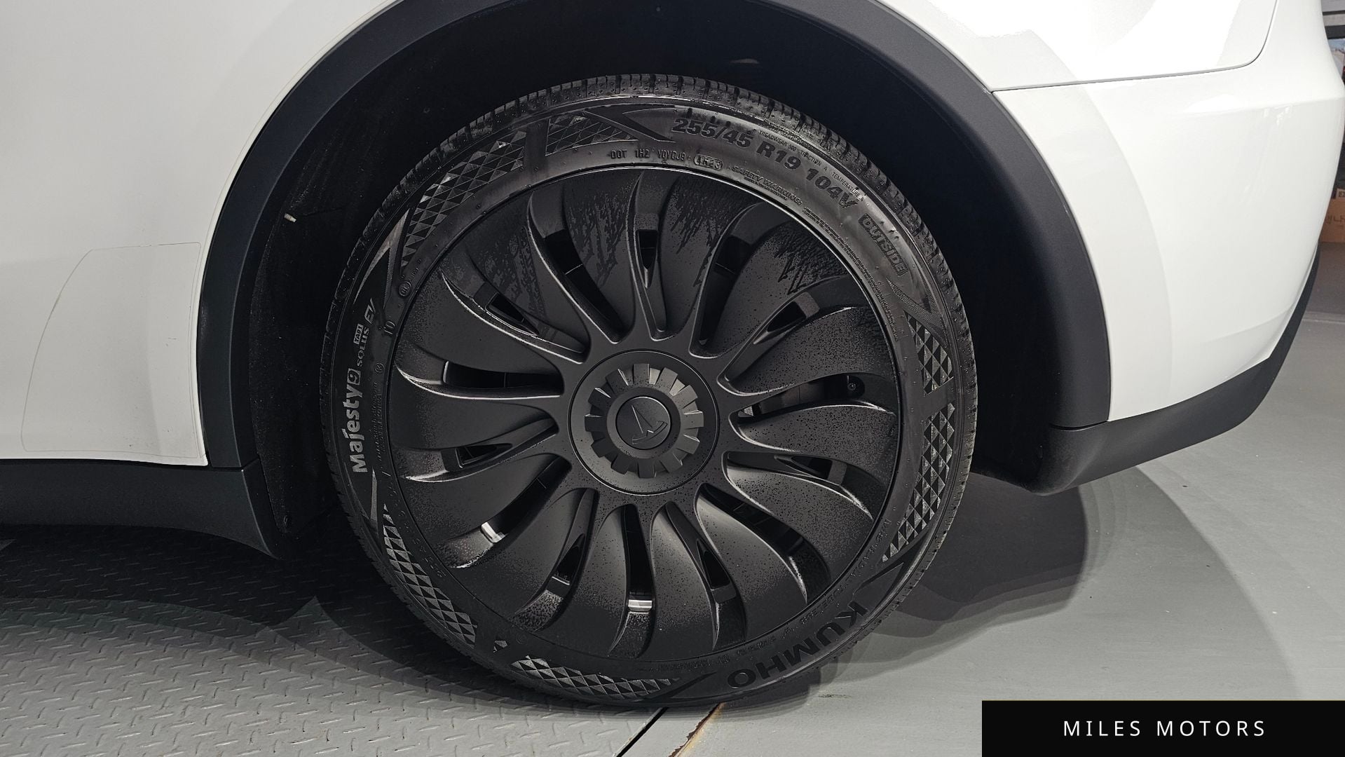 Tesla Model Y 2024 — миниатюра 6