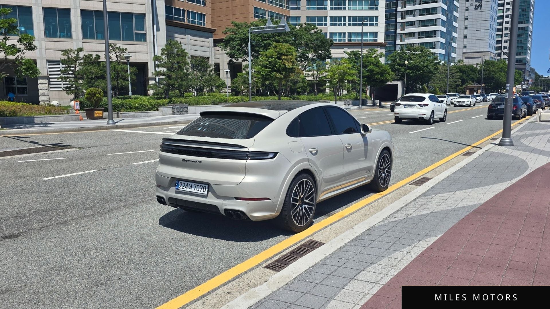 Porsche Cayenne 2025 — миниатюра 2