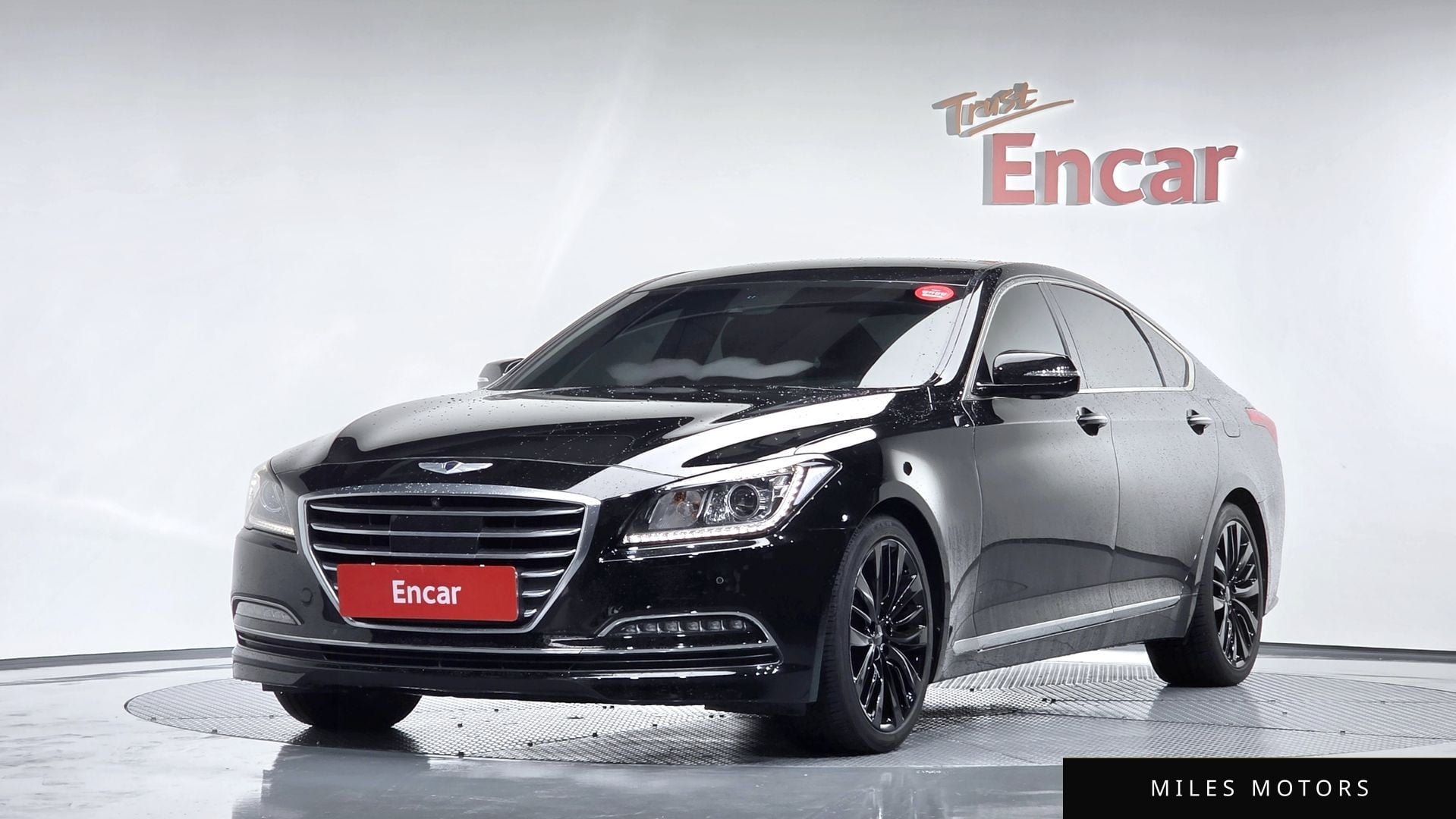 Hyundai Genesis 2016 — фото 1 из 12