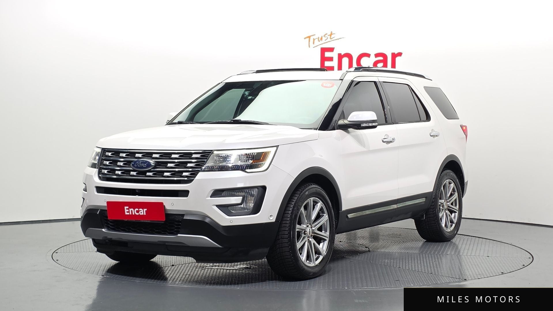 Ford Explorer 2017 — фото 1 из 12
