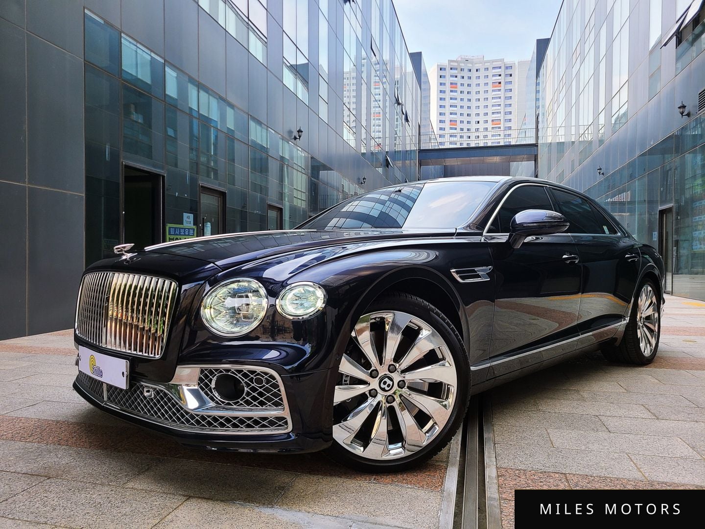 Bentley Flying Spur 2021 — миниатюра 2