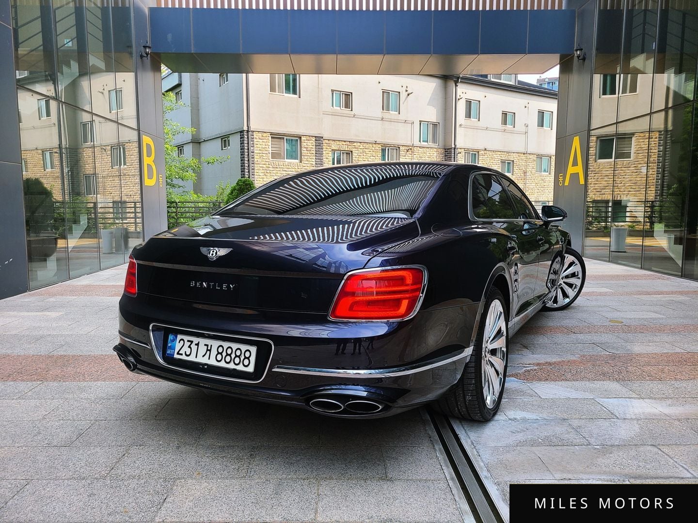 Bentley Flying Spur 2021 — миниатюра 3