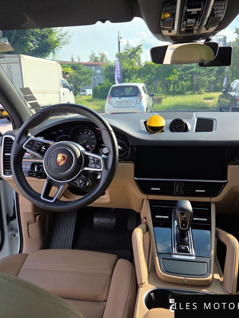 Porsche Cayenne 2021 — миниатюра 7