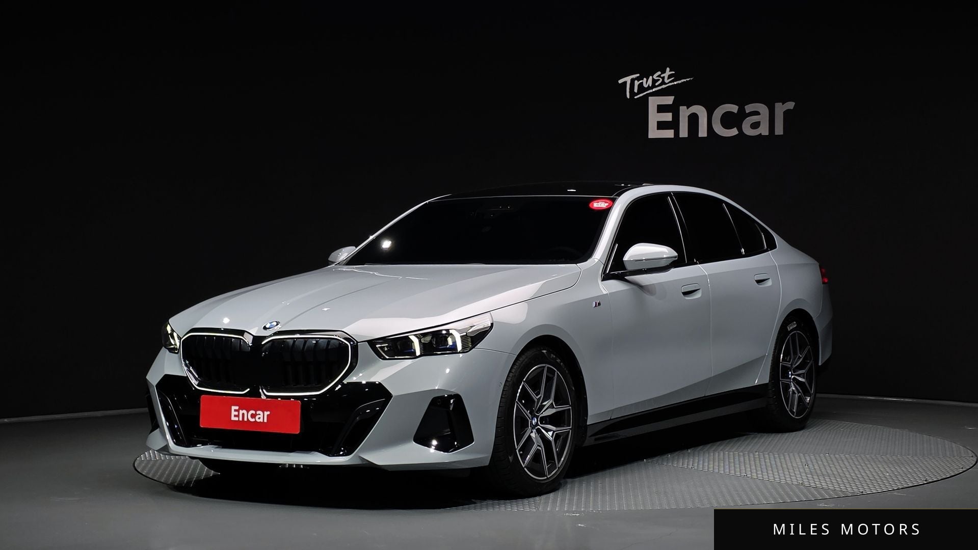 BMW 5 Series (G60) 2025 — фото 1 из 12