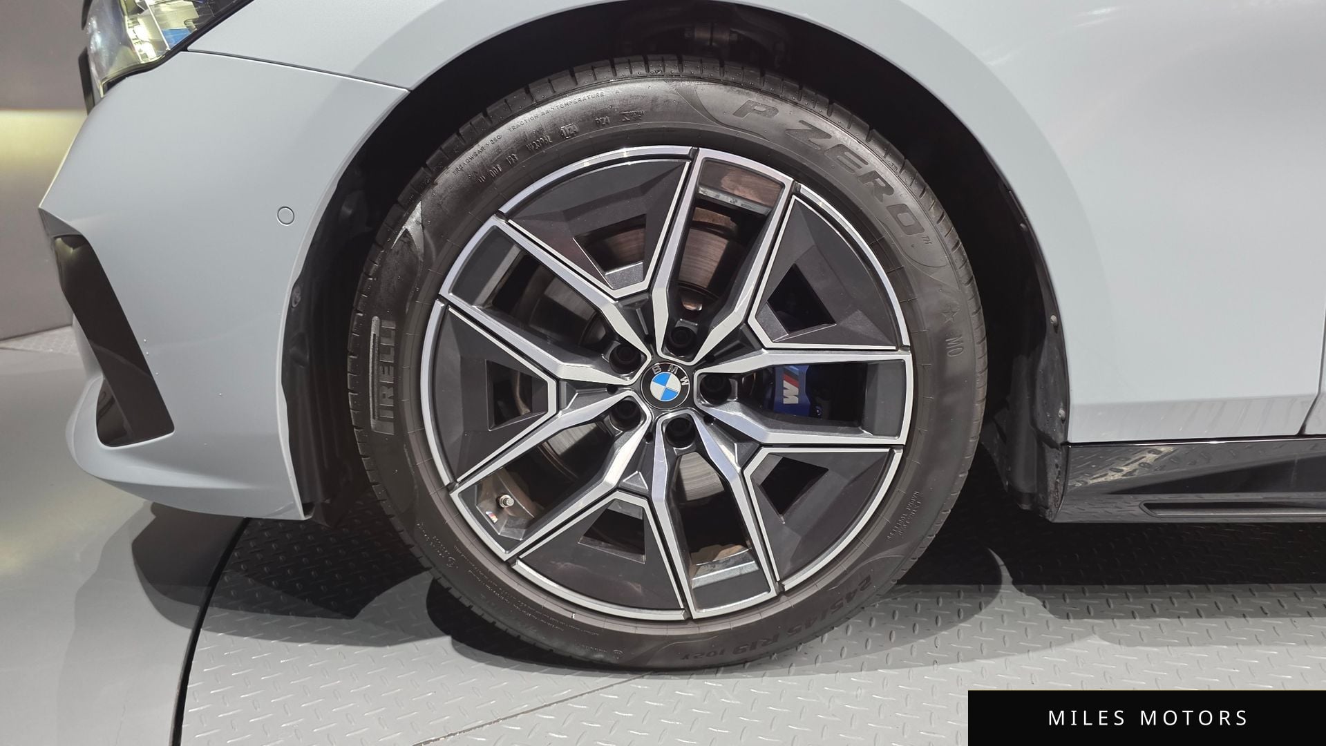 BMW 5 Series (G60) 2025 — миниатюра 5