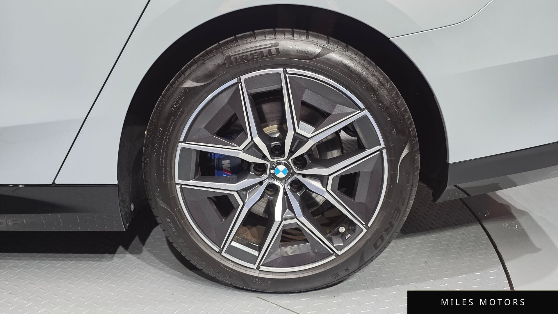 BMW 5 Series (G60) 2025 — миниатюра 7