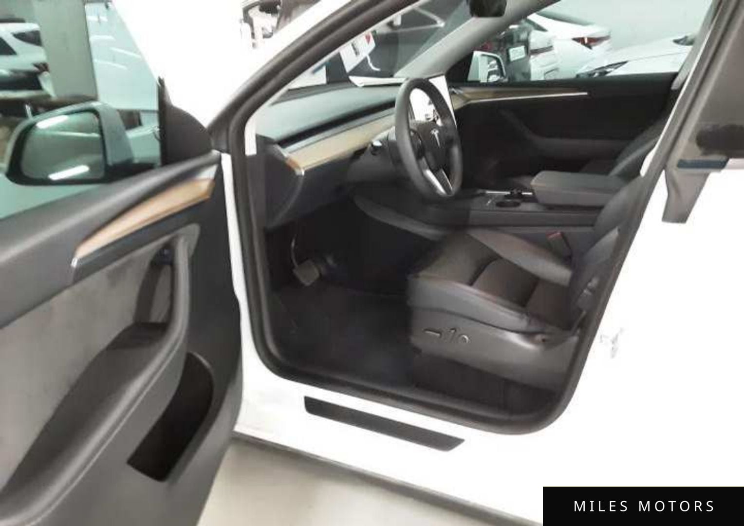 Tesla Model Y 2022 — миниатюра 4