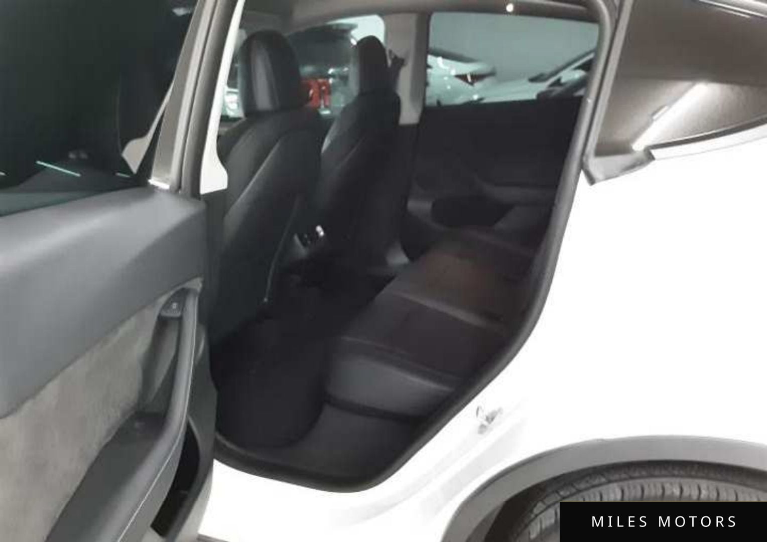 Tesla Model Y 2022 — миниатюра 11
