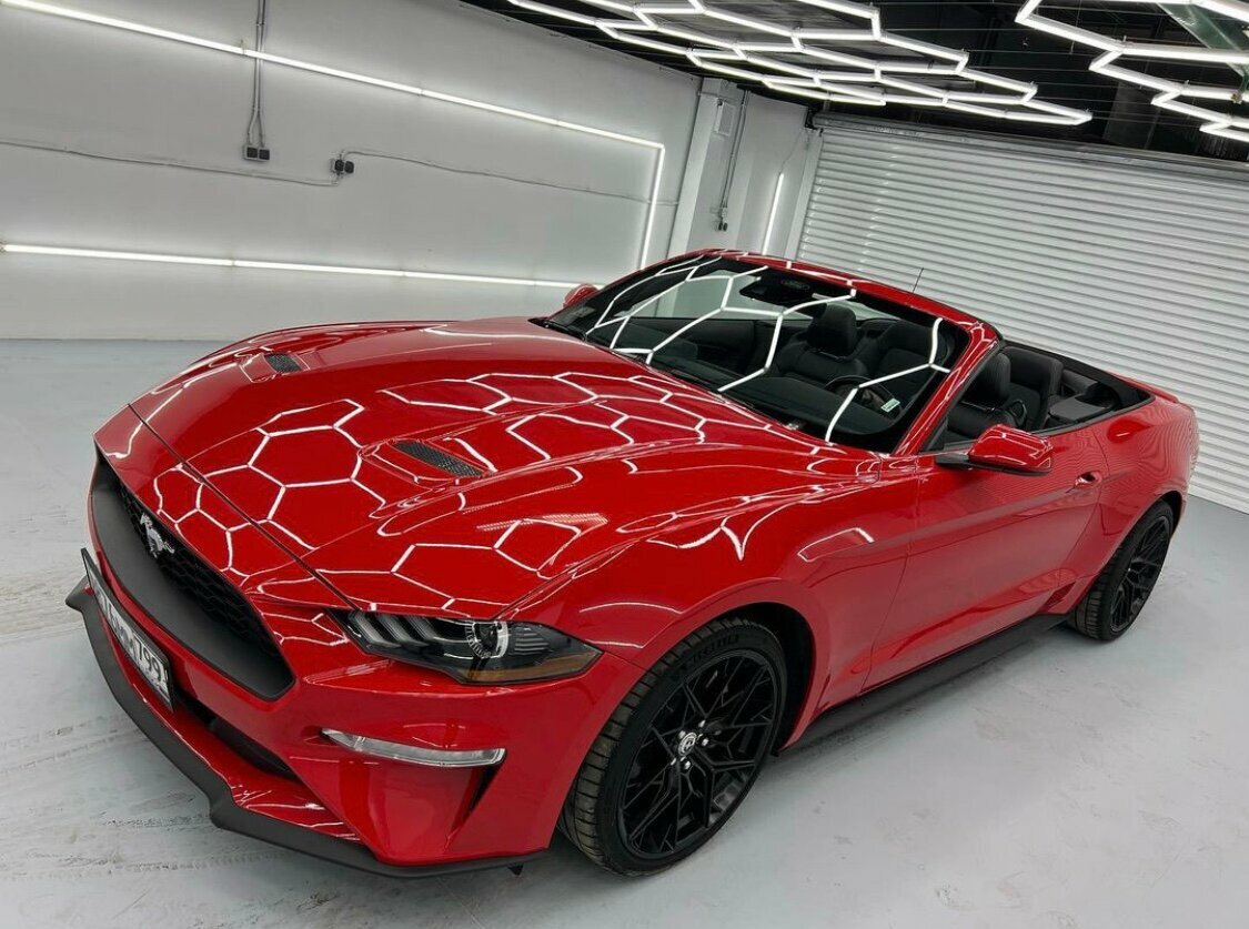 Полировка кузова Ferrari в детейлинг-центре Miles Motors